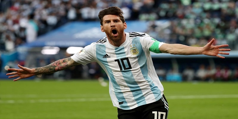 Messi là một trong các RW hay, xuất sắc của làng túc cầu