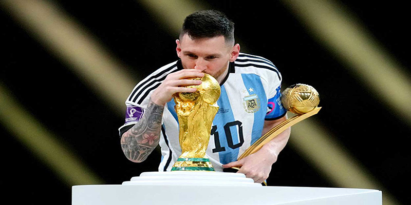 Messi cùng đội tuyển Argentina vô địch World Cup